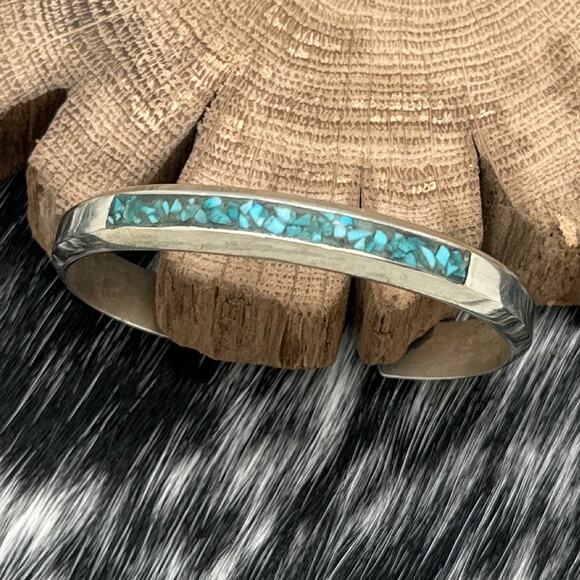 1990s Native American NAVAJO Sterling Silver Turquoise Chip Inlay Cuff Bracelet - Picture 1 of 4